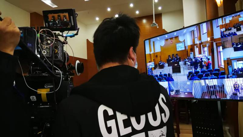 AI生成VS人工创意——察哈尔右翼后旗广告片拍摄公司的技术浪漫主义实践